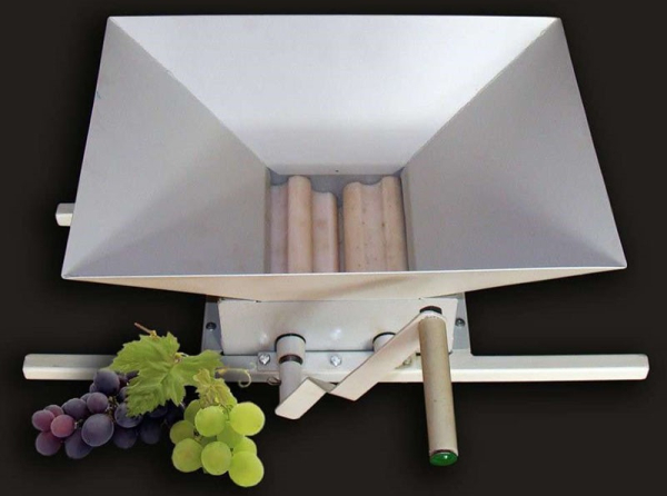 Изготовленная своими руками дробилка для винограда может быть разных конструкций